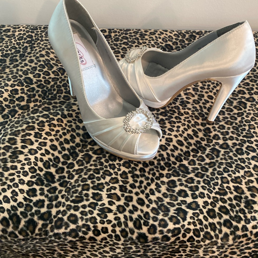 White Satin Platform Peep Toe Pump Size 7 1/2 New